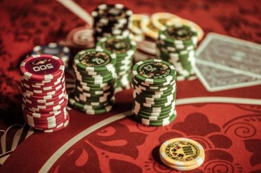 simbolslot login app showing live blackjack table with multilingual dealer support